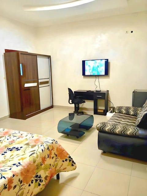 Communal lounge/ TV room, Bed, TV and multimedia, Bedroom