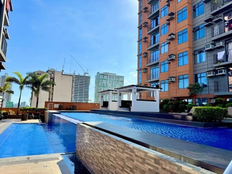 2BR w Balcony in Araneta, Cubao w Pool and Gym Apartment in Pasig