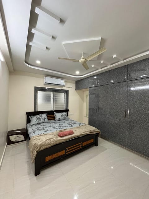 Bed, Photo of the whole room, Bedroom, wardrobe, air conditioner