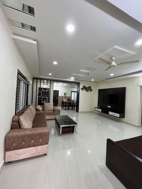 Communal lounge/ TV room, TV and multimedia, Living room, Seating area