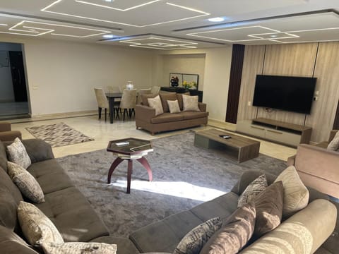 Communal lounge/ TV room, TV and multimedia, Living room, Seating area, Evening entertainment