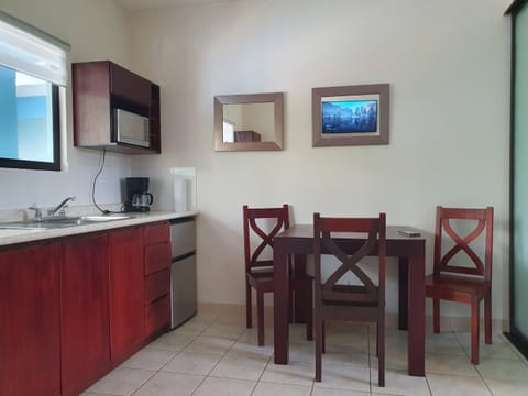 Kitchen or kitchenette, Dining area, kitchen