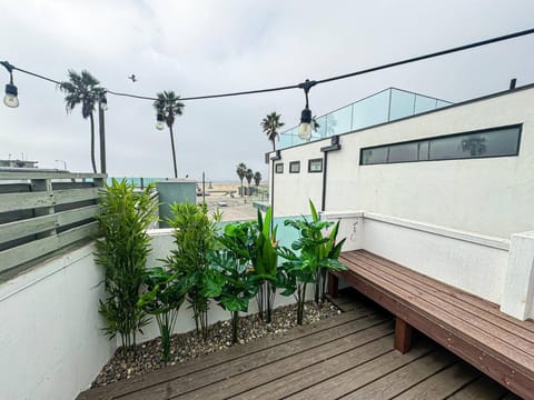 Property building, View (from property/room), Balcony/Terrace, Beach, Sea view