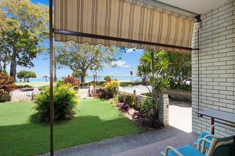 Facade/entrance, Sea view, Street view