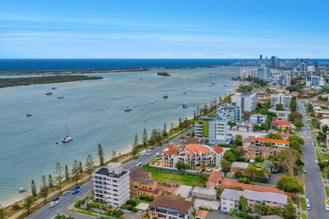 Beach & Wave Break Island Views Apartment in South Stradbroke