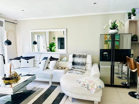 Luxury 2bedrooms house by Caline VIP House in Cape Town