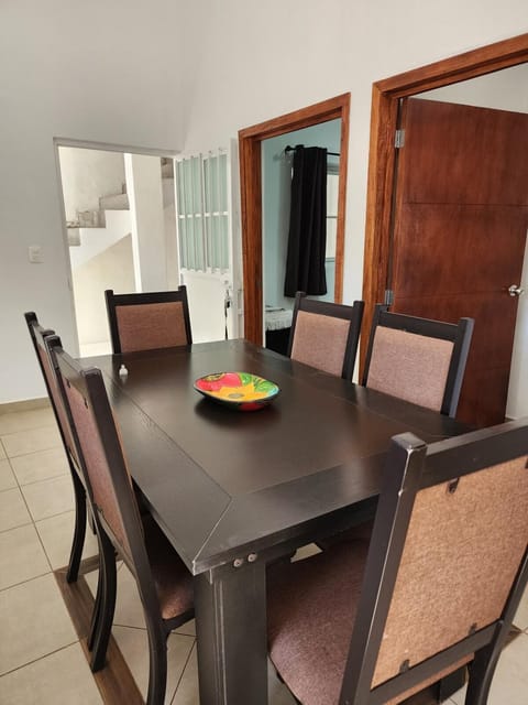 Kitchen or kitchenette, Seating area, Dining area