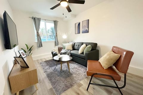 Communal lounge/ TV room, TV and multimedia, Living room