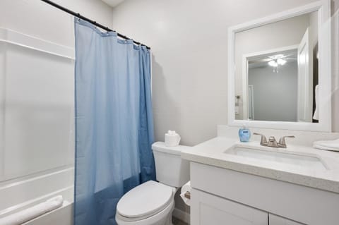 Elegant Two Bedroom Two Bathroom with Premium Comfort and Parking Apartment in Glendale