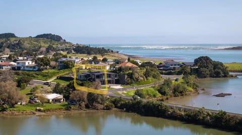 The Waters Edge, Raglan House in Raglan