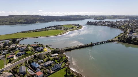 The Waters Edge, Raglan House in Raglan