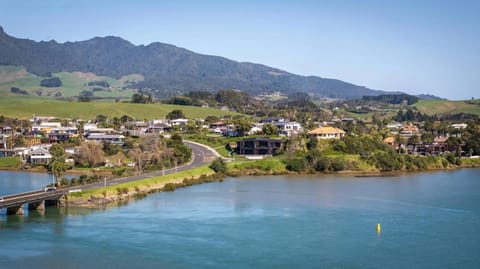 The Waters Edge, Raglan House in Raglan