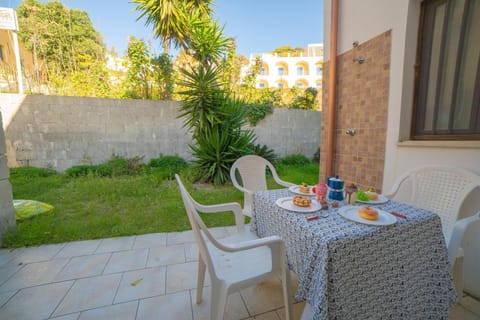 Garden, Dining area