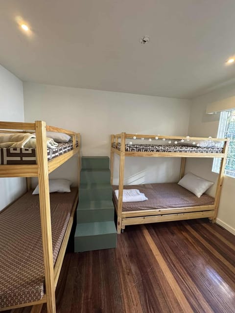 Bedroom, bunk bed