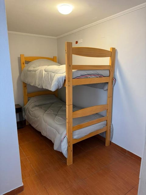 Bedroom, bunk bed