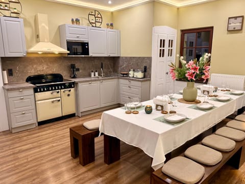 Kitchen or kitchenette, Kitchen or kitchenette, Dining area