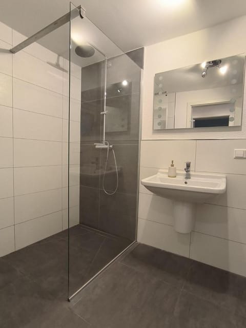 Ground floor 1BR apt w patio, 5 min to RAB Wohnung in Ramstein-Miesenbach