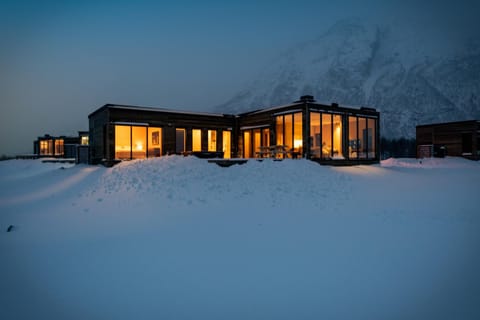 New amazing cabin with spectacular view and jacuzzi in the heart of Lofoten House in Lofoten