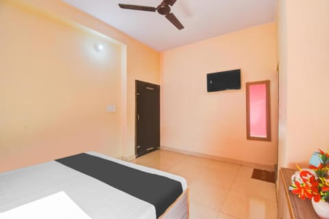 Communal lounge/ TV room, Bed, TV and multimedia, Bedroom, air conditioner