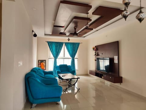 Spacious 3 BHK in 34th flr with Sunset , Lake View Apartment in Bengaluru