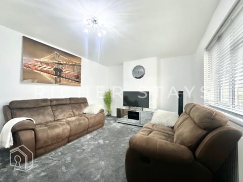 TV and multimedia, Living room, Photo of the whole room, Decorative detail, Seating area, Evening entertainment