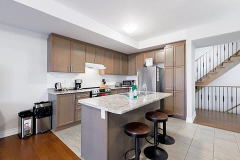 Spacious townhouse in Markham House in Markham