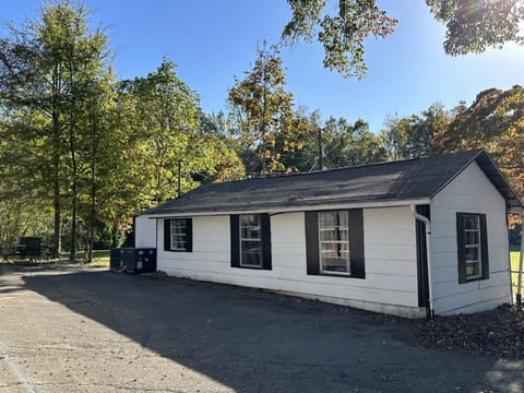 The Little Lodge Knoxville House in Knoxville