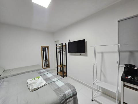 Bed, TV and multimedia, Bedroom, towels