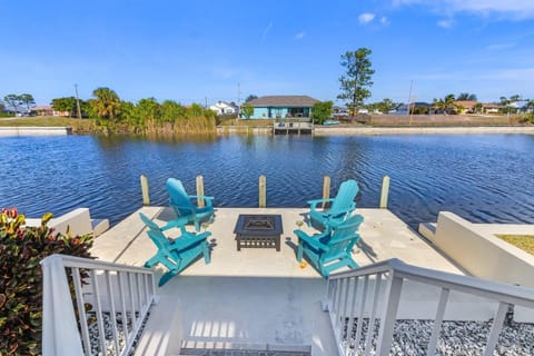 Dock, Heated Pool, Outdoor Shower, Karaoke - Dolphin Villa - Roelens House in Cape Coral