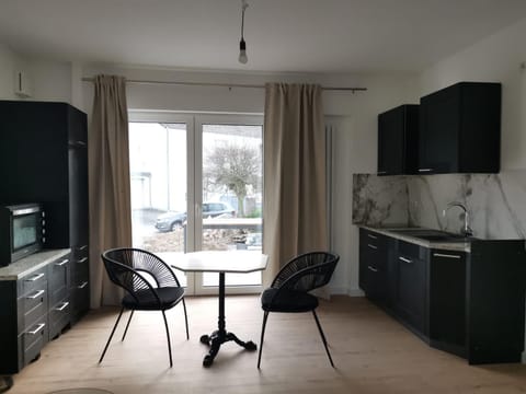 modernes stilvoll eingerichtetes Appartement Apartment in Bergisch Gladbach