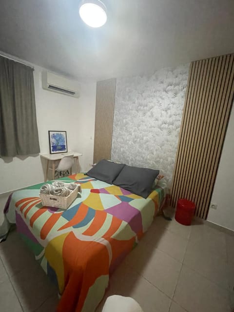 Bed, Photo of the whole room, Bedroom, air conditioner