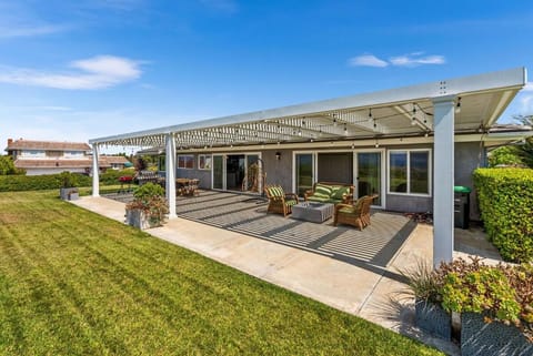 180 Oceanview House Nestled Along the Coastline House in Corona Del Mar