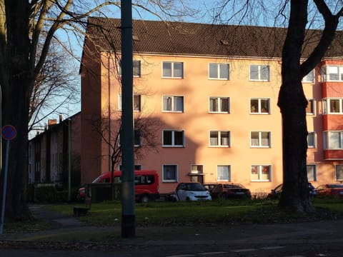 Property building, Day, Neighbourhood, Street view, Location, Parking