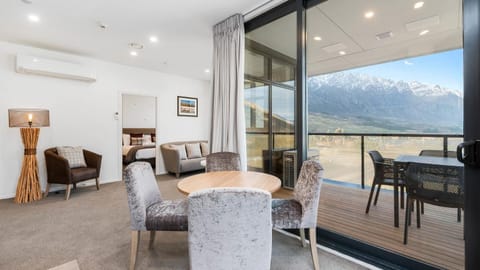 Stylish Top Floor 2 Bedroom Apartment Apartment in Queenstown