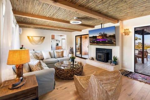 Wild West JT Oasis - Heated Pool Casa in Joshua Tree