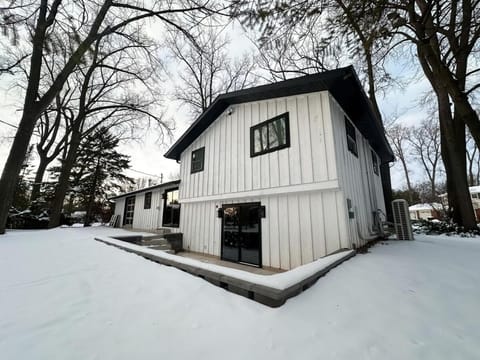 Thorndale Ct - Replica Lombardi Trophy House House in Ashwaubenon