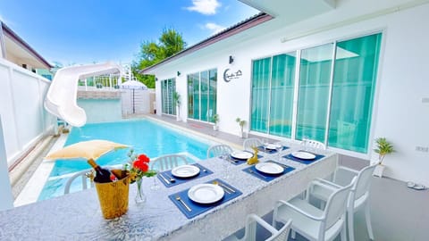 Signature Time Pool Villa ซิกเนอร์ ไทม์ พูลวิลล่า House in Pattaya City