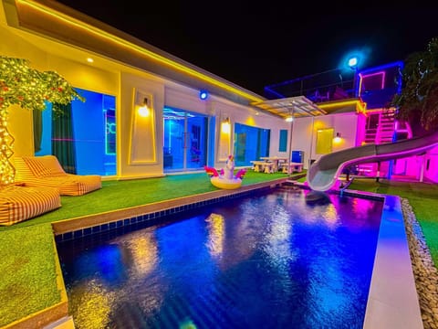 Disco Time's Pool Villa ดิสโก้ ไทม์ พูลวิลล่า พัทยา House in Pattaya City