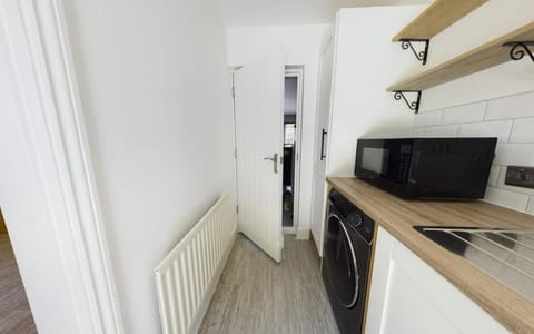 4 Bed modern home on quiet road Apartment in Aylesbury Vale