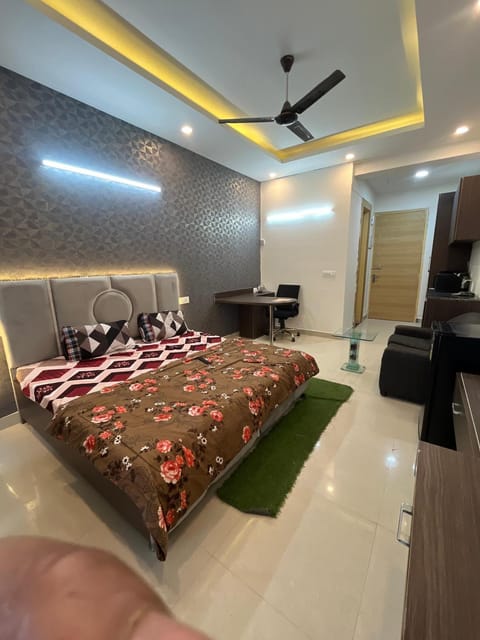 shri ram properties Bed and Breakfast in Noida