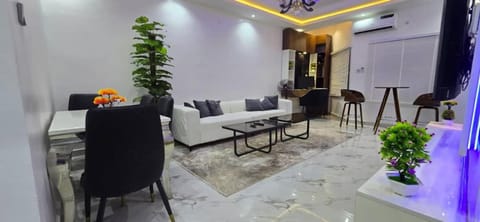 TV and multimedia, Living room, Seating area, Dining area, air conditioner