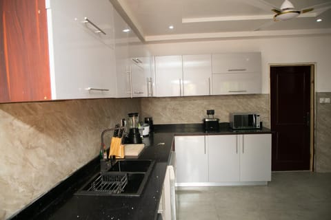 Coffee/tea facilities, Kitchen or kitchenette, oven, toaster, kitchen