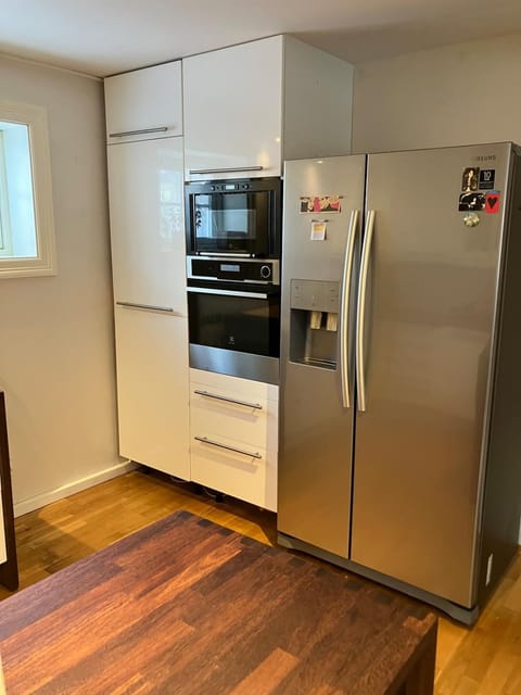 Kitchen or kitchenette, oven