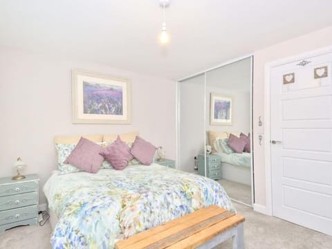 Luxurious 2 Bed near Dartford Station with study Casa in Dartford