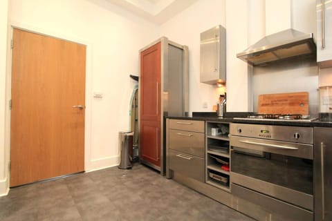 Woodlands Heights Apartment in London Borough of Lewisham