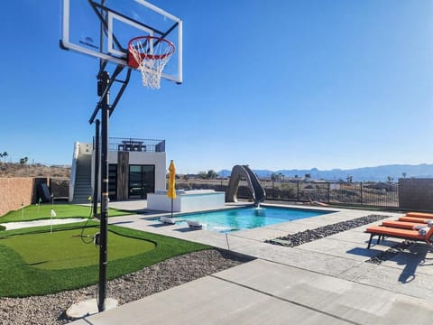 Half Acre Resort with Abundant Amenities House in Lake Havasu City