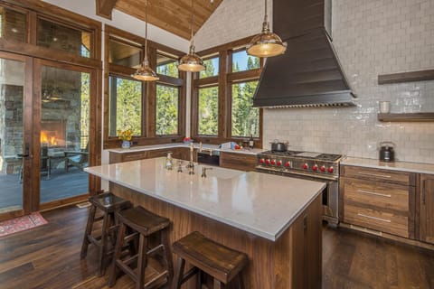 Stony Creek Chalet House in Big Sky