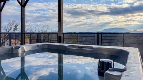 Mountain Splash - Heated Indoor Pool Amazing Views House in Sevierville