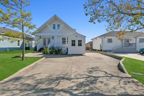 Sun and Lake House in Bacliff