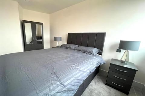 2 Bedroom Apartment In Southall FRG Apartment in Southall